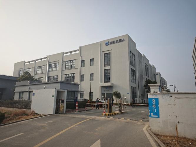 人工智能和机器人领域都处在井喷发展的阶段,在上海浦东某工厂,已开始